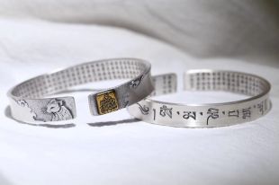 Sterling Silver mani bangle with heart scriptures (Rat), a piece