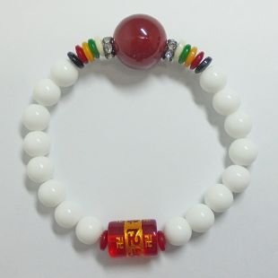 Conch bracelet with carnelian