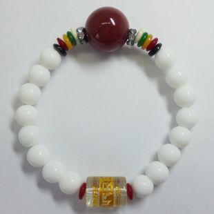 Conch bracelet with carnelian